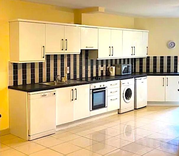 Elegant Rooms And Suites In Knock Нок Екстер'єр фото